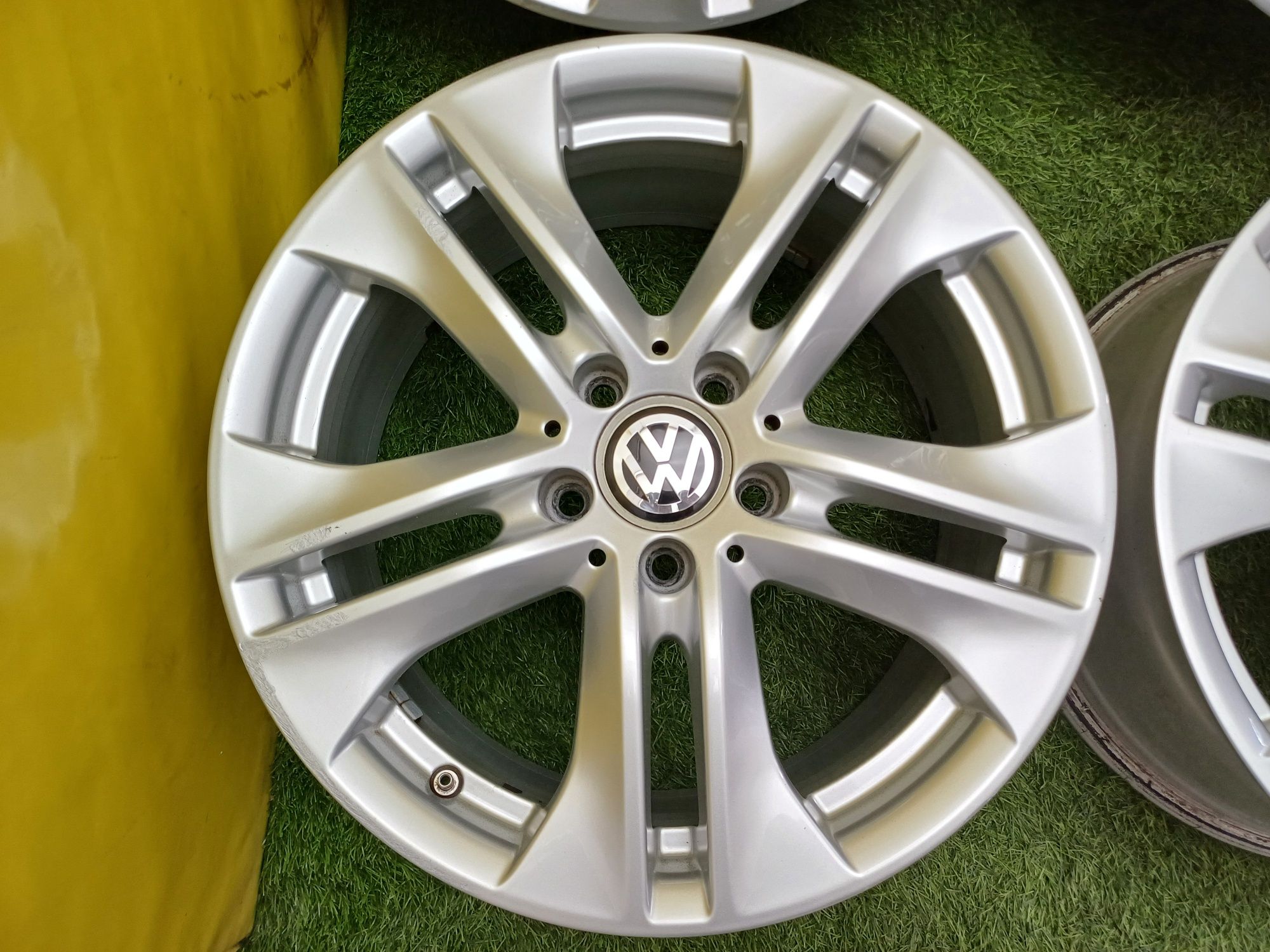 Диски R17 5×112 на Volkswagen и другие.
