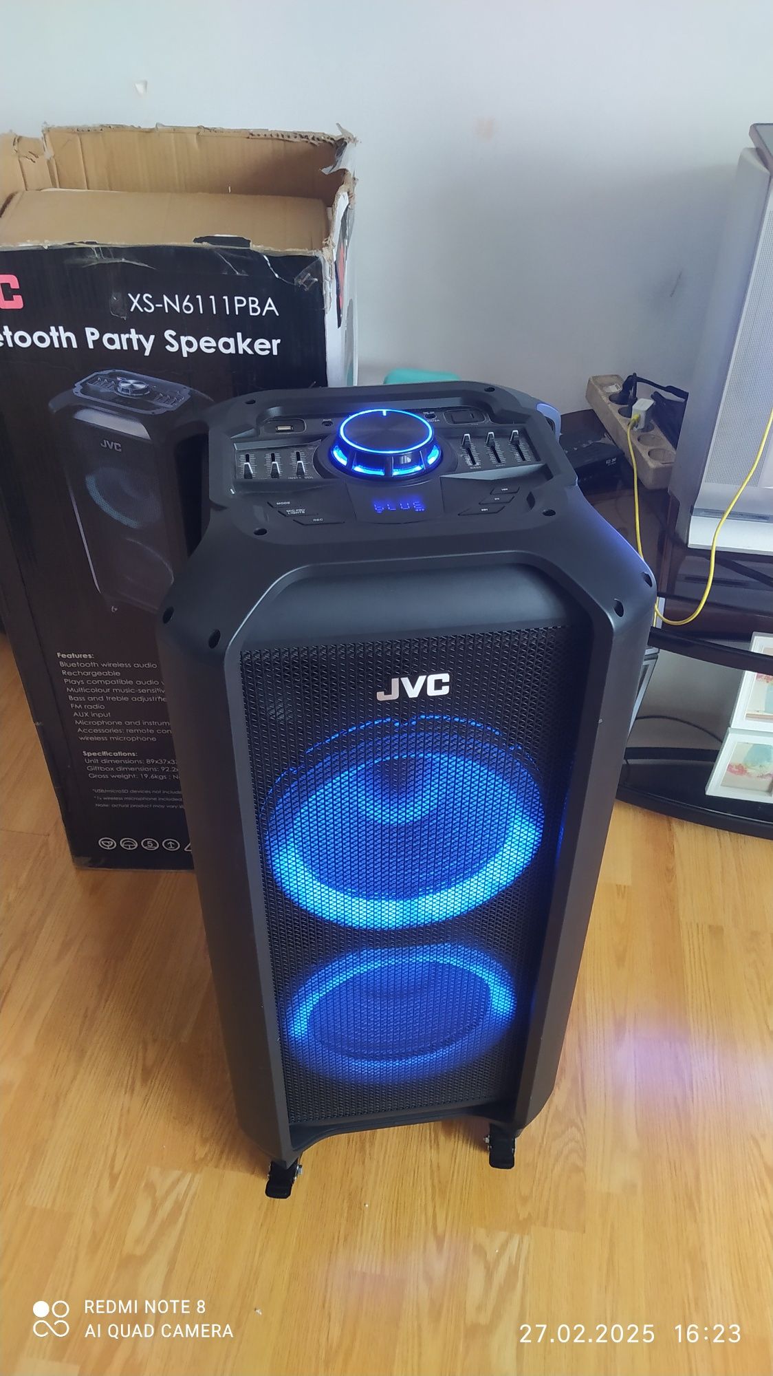Обмен портативную калонку фирма JVC обменяю на айфон или продам