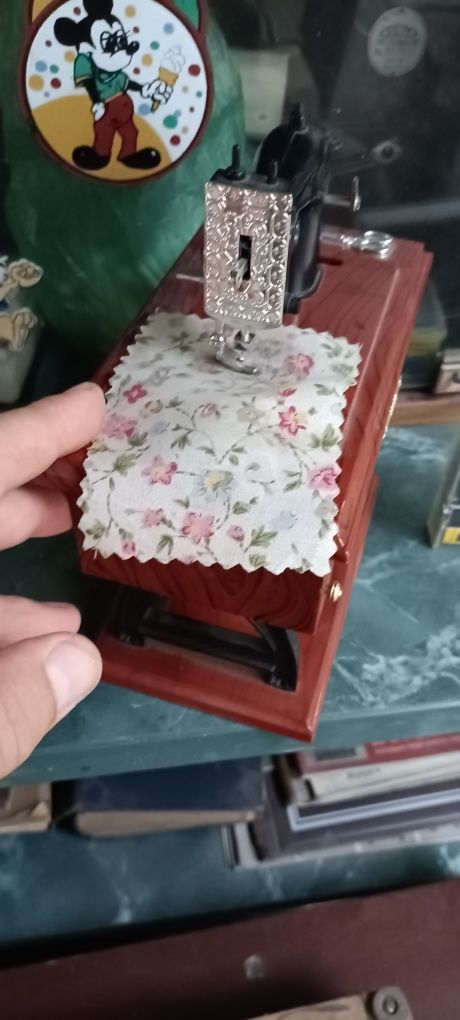 Шкатулка швейная машинка