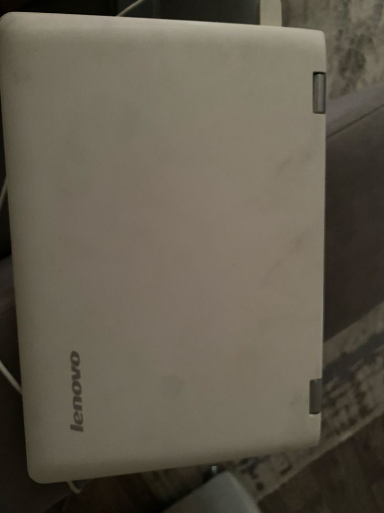 Ноутбук Lenovo продаем универсал планшет по цене договоримся