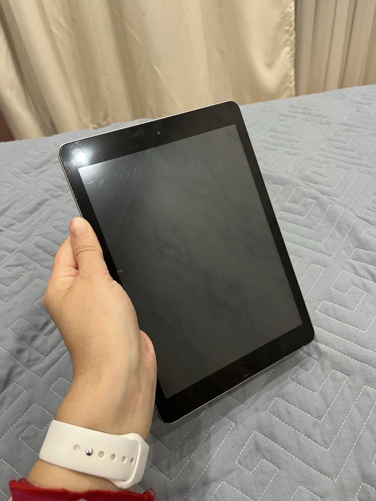 iPad 6 (2018), 32 ГБ, iPadOS 16.6, Wi-Fi, в хорошем состоянии