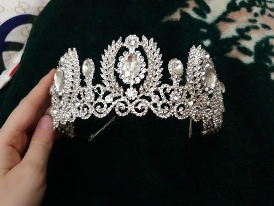 Свадебное платье со шлейфом (Айвори)