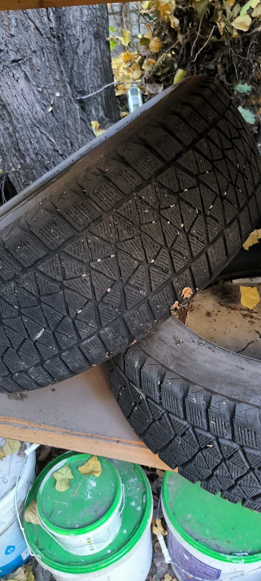 Продам комплект зимней шины Bridgestone 235/55/R19