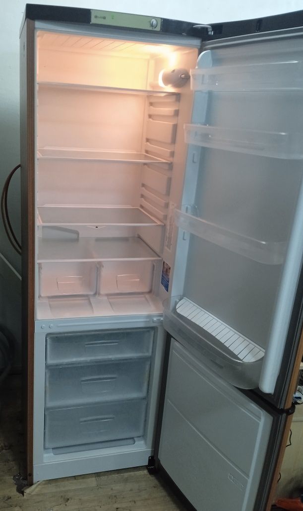 Холодильник indesit