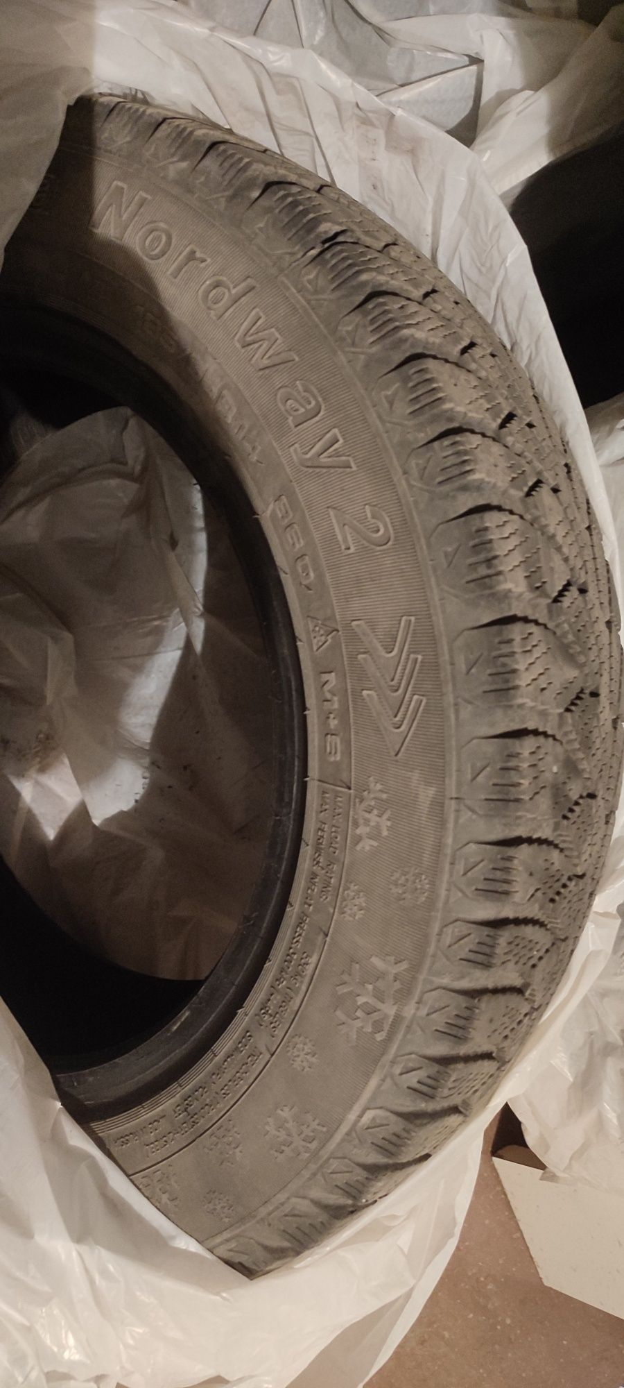 Шины зимние 185*65* R14 стоял на кобальте