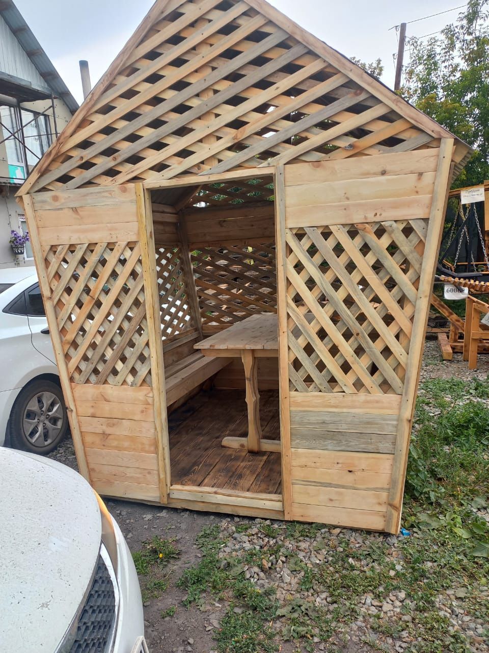 Продам беседку с нутри имеется с полом