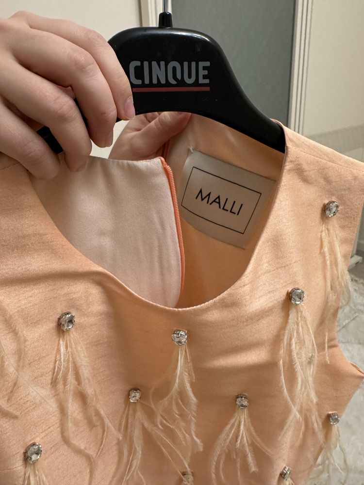 Продаю платье Malli