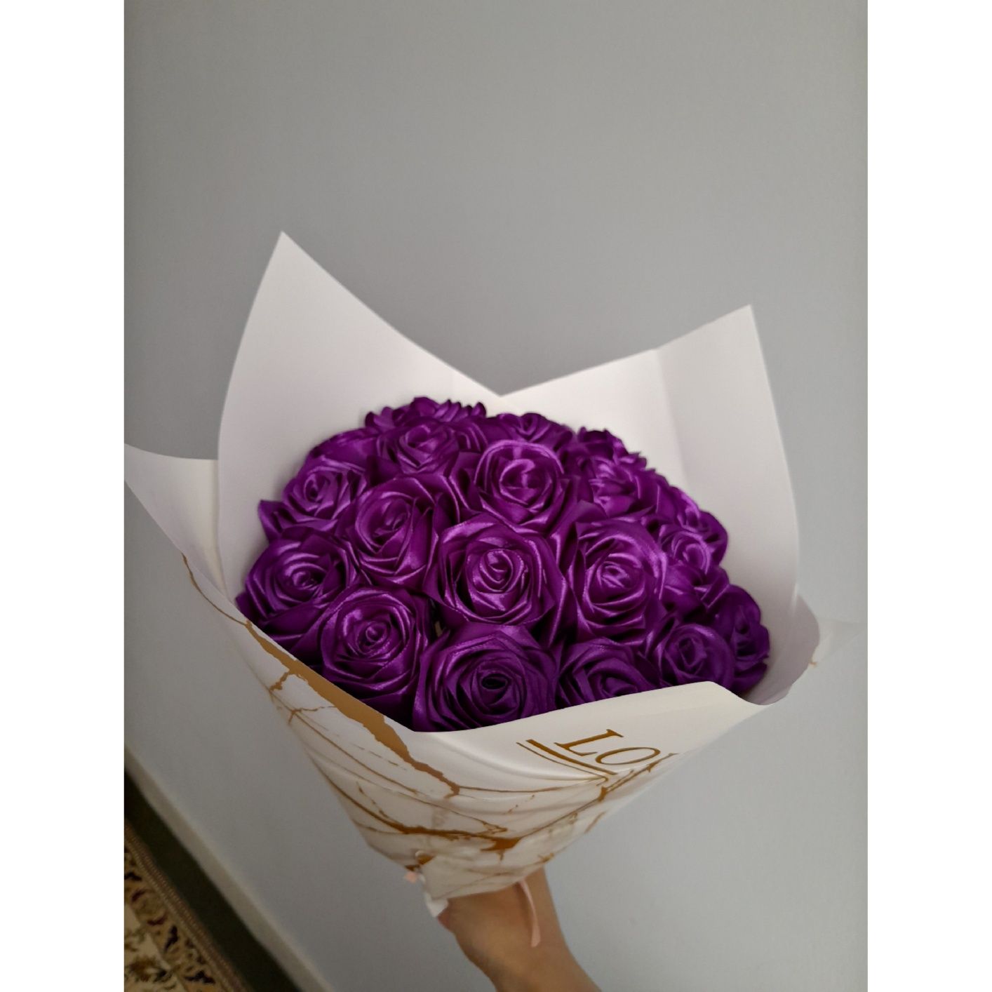 Букет роз из атласной ленты