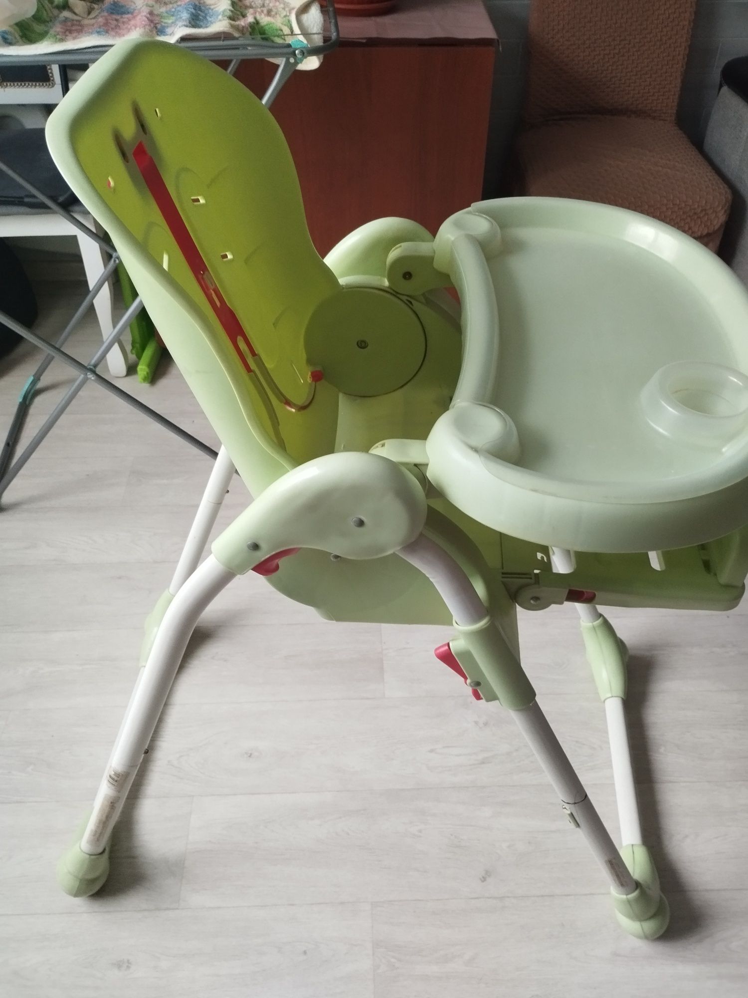 Продам студьчик для кормления