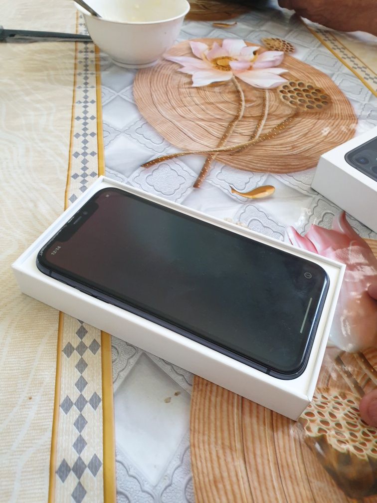 IPhone 11 64 gb.