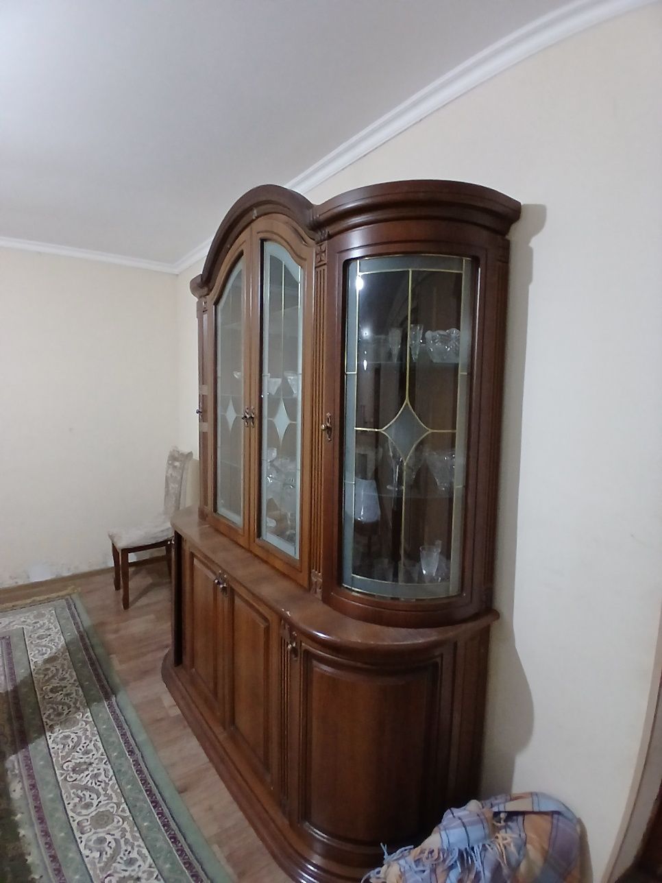 Продам сервант недорого