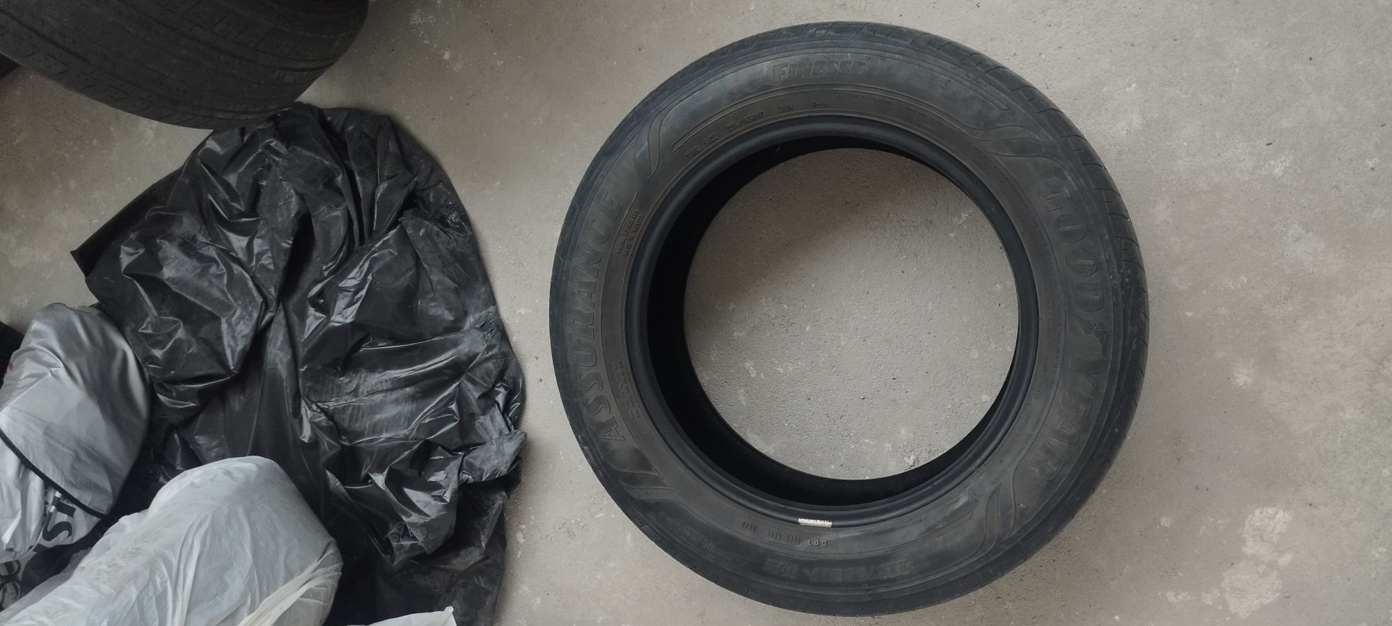 215/65/17  лето Goodyear