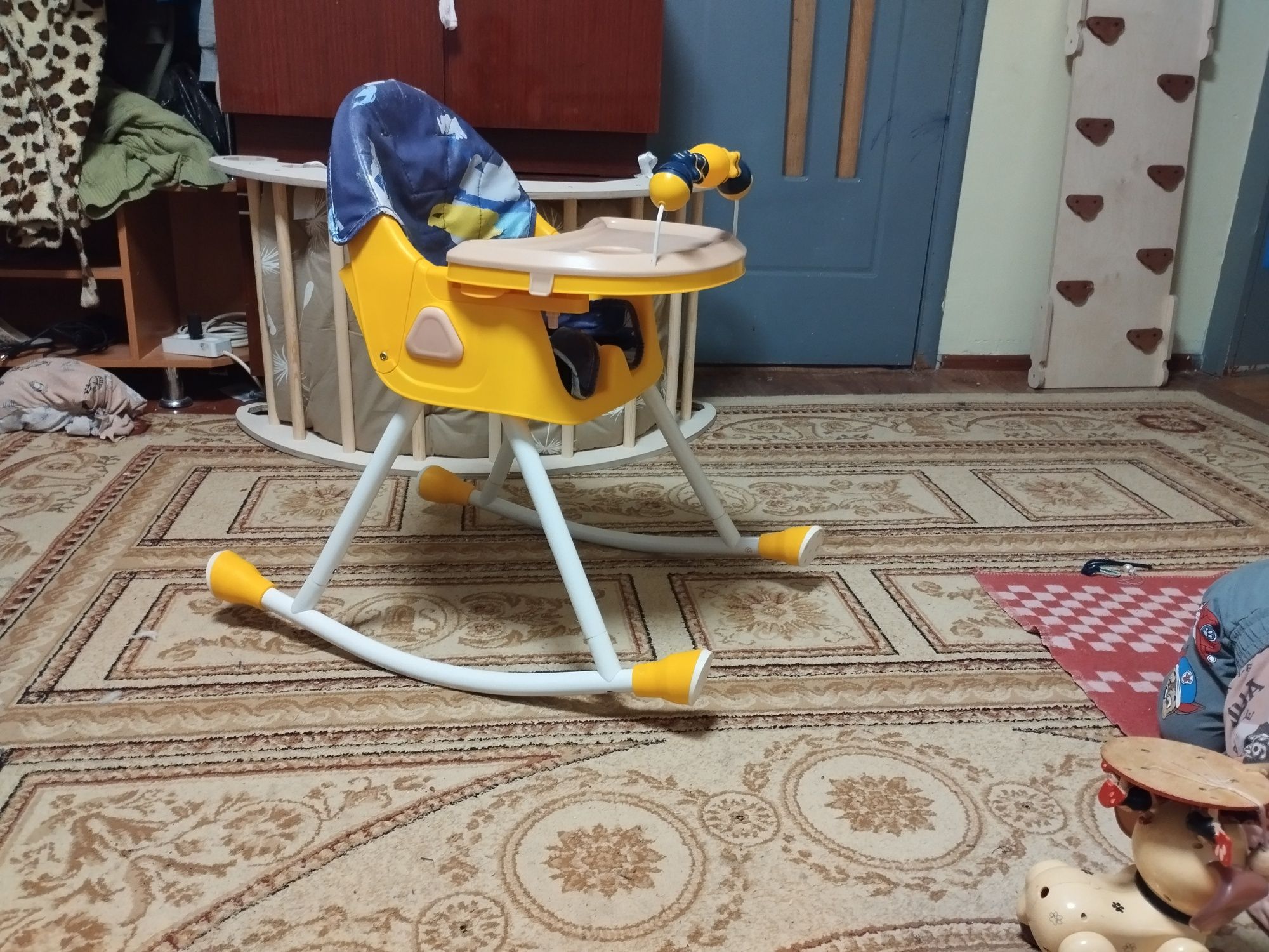 Столик для кормления.