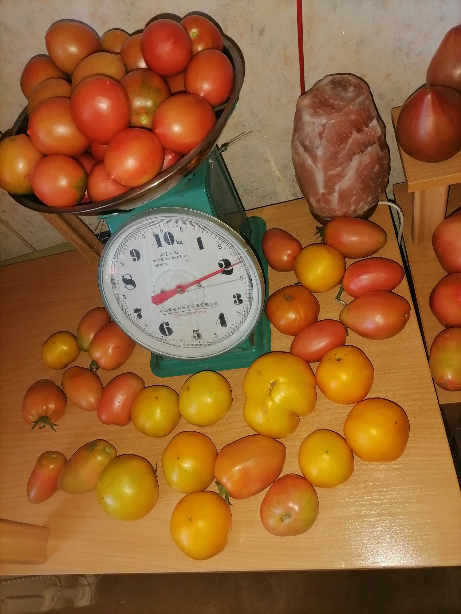 Помидоры домашние крупные.