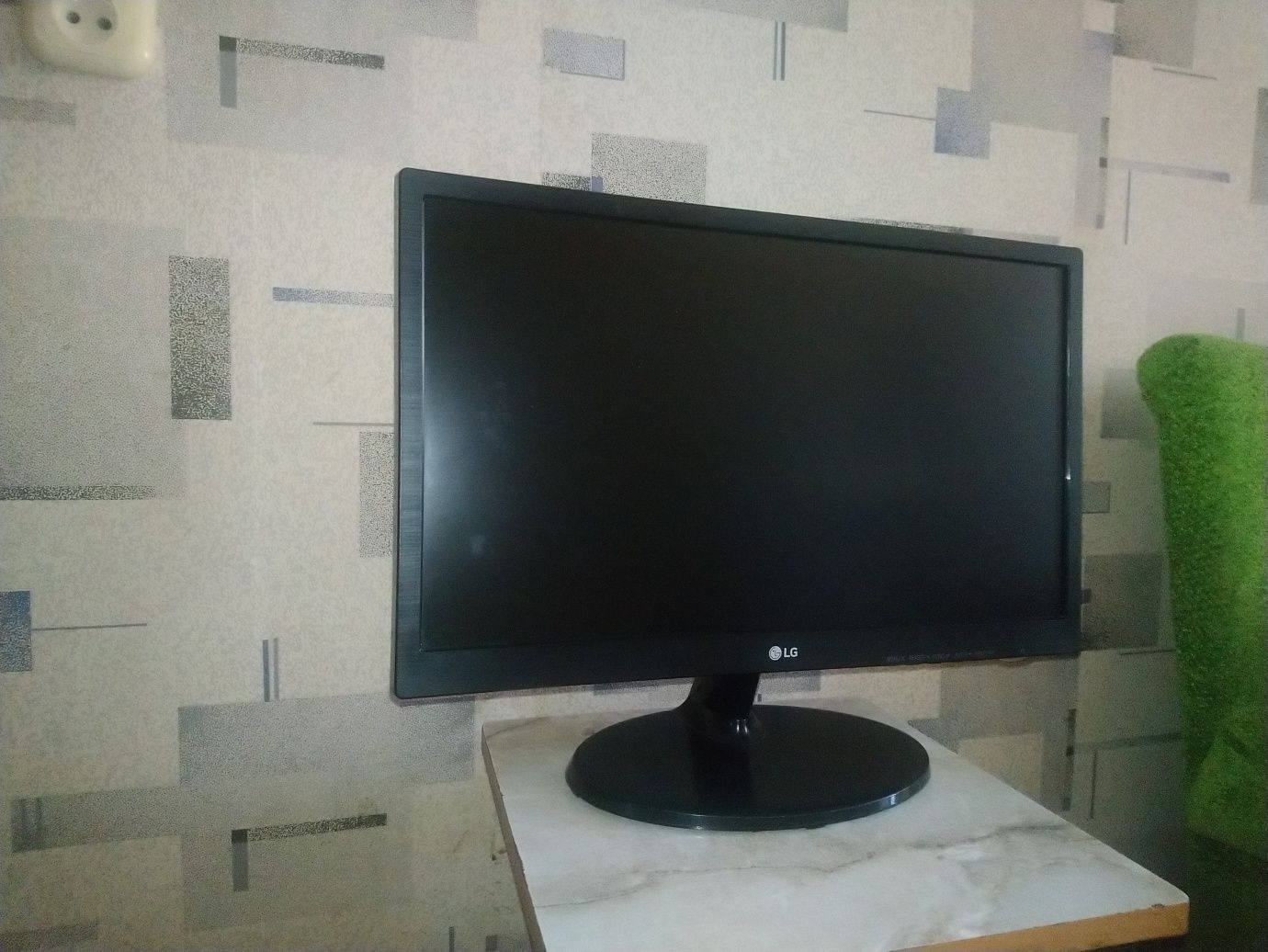 Продам LED монитор LG