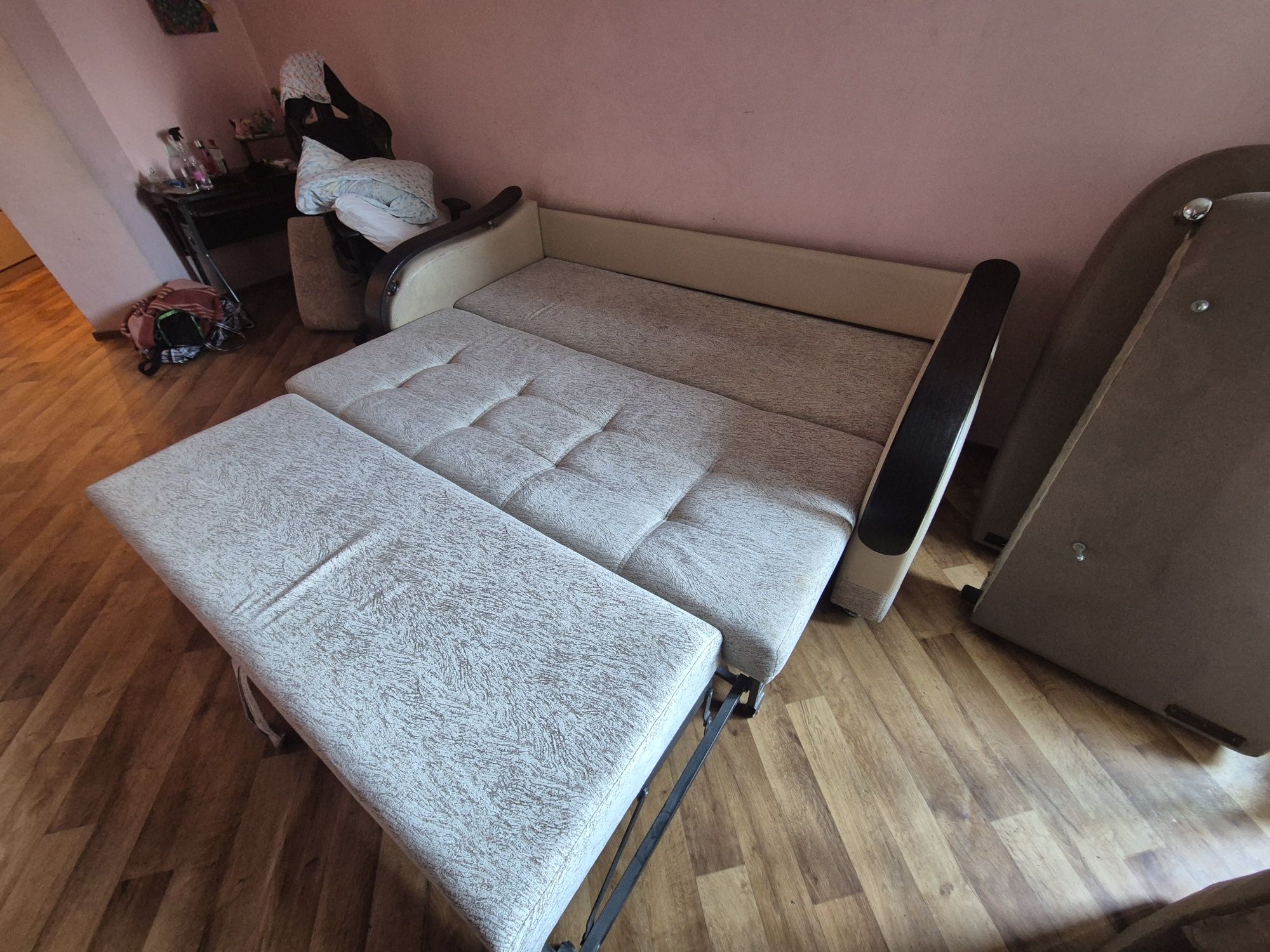 целый диван 15.000