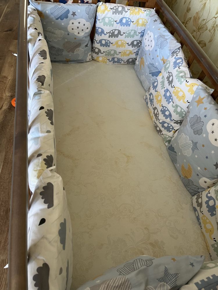 Продам деревянную детскую кровать