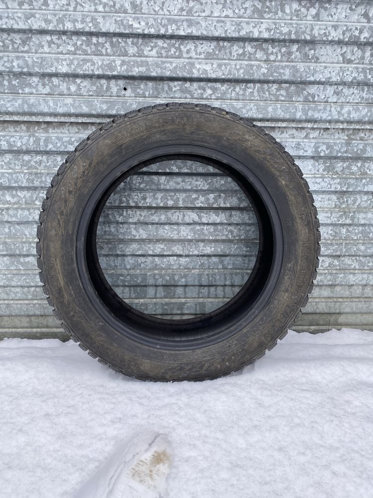 Nokian Hakkapelitta-9 215/55 R18 Зимние шипованные шины