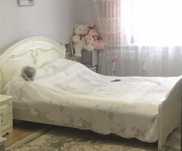 Большая спальная кровать