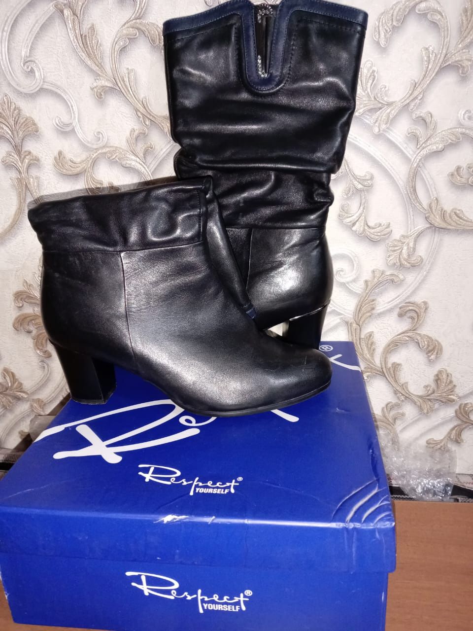 Продам женские  кожаные сапоги  40 р.