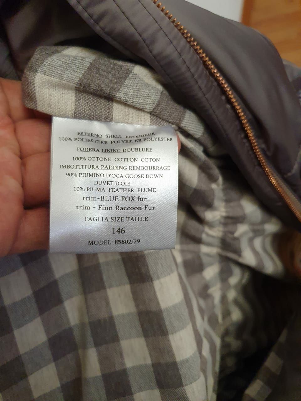 Продам пуховик на девочку 9-10 лет новый пр-во Италия