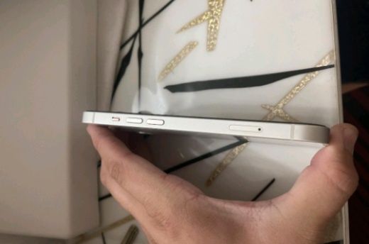 IPhone 13 б/у есть недочеты, работает
