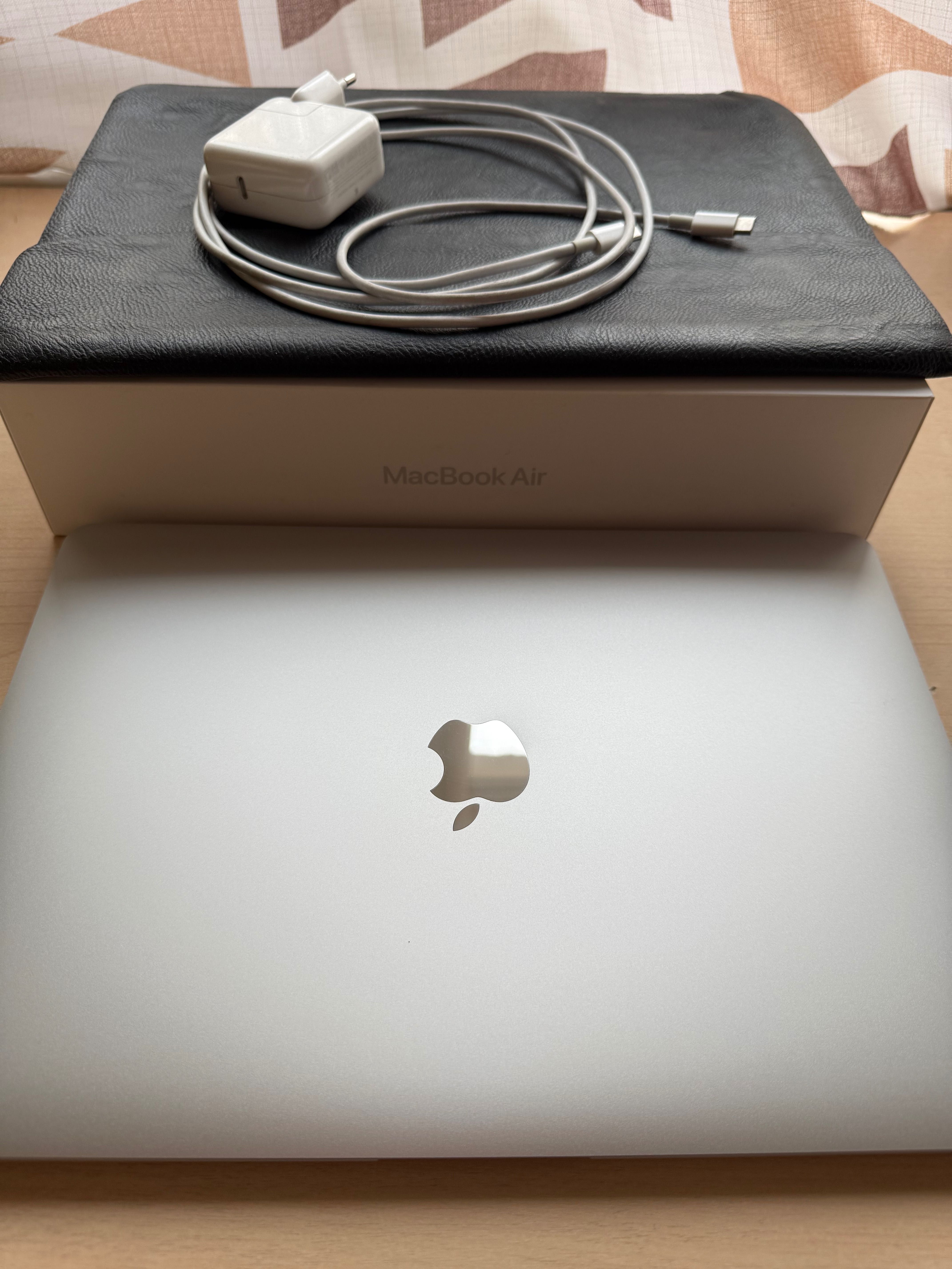 MacBook Air M1 256/8 GB Silver