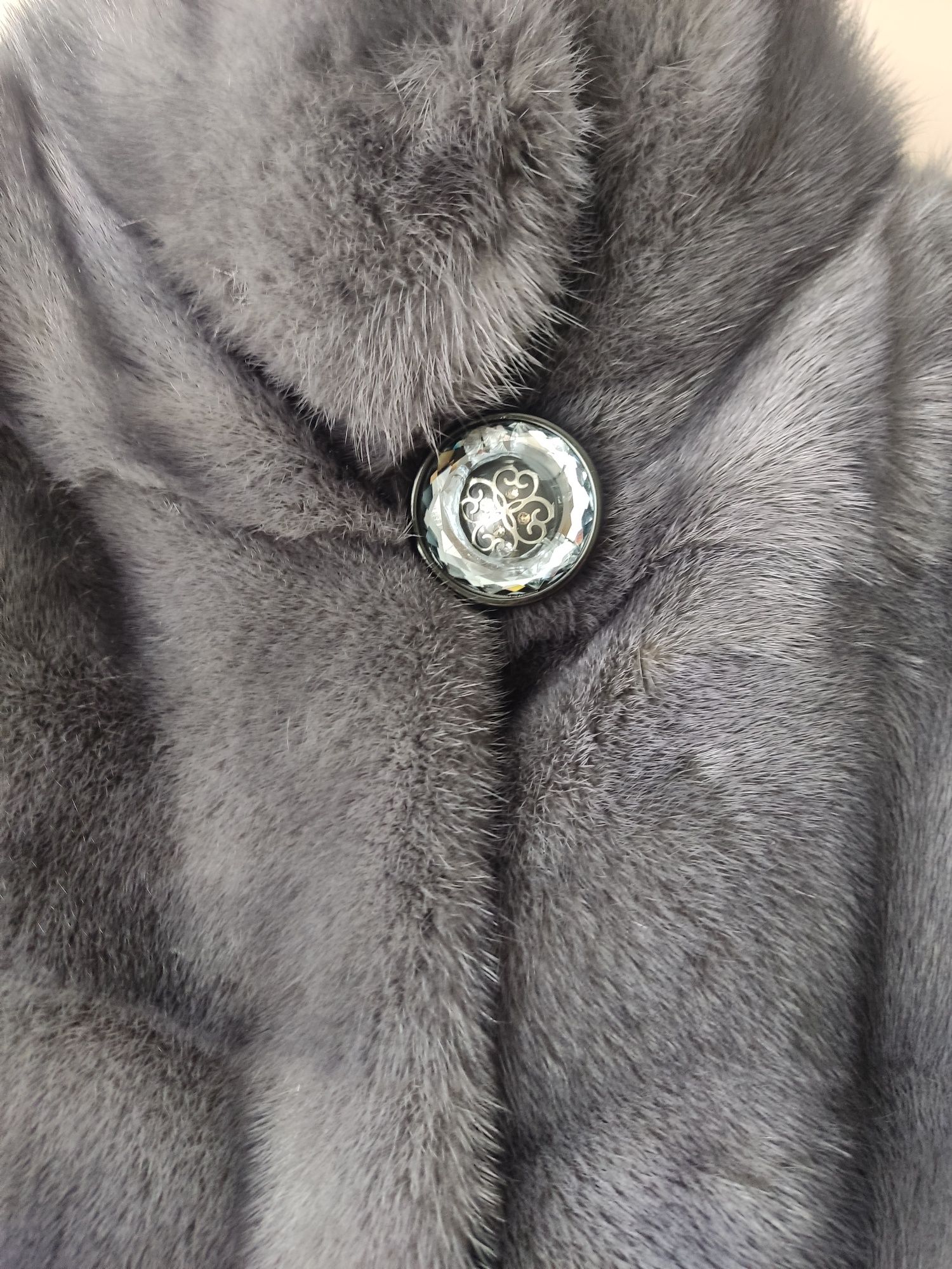 Продам норковую шубу