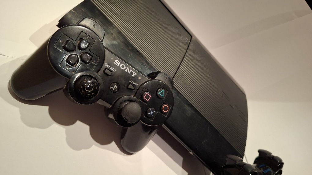 Sony Playstation Super Slim.