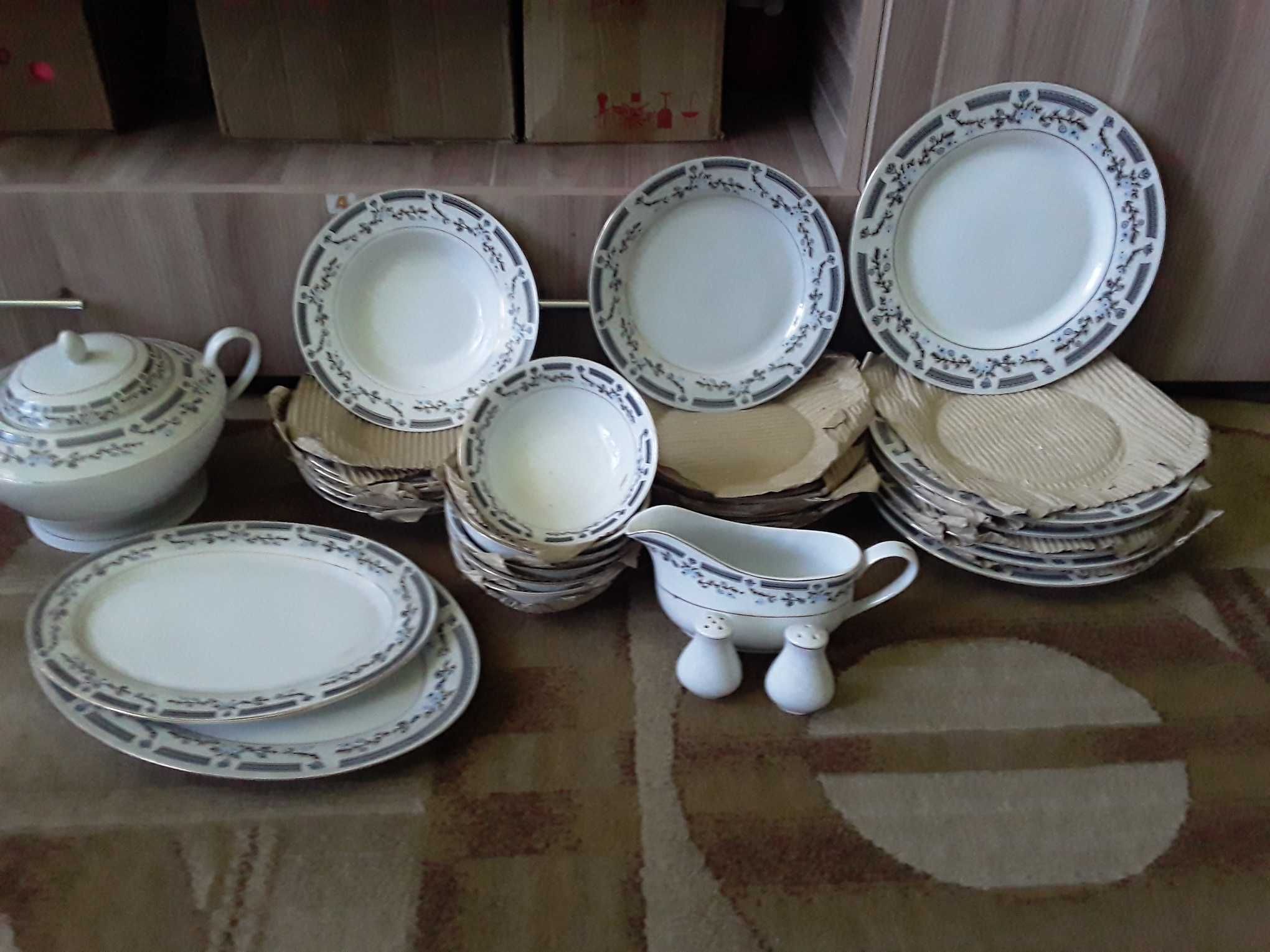 Срочно продам ! Чайно-Столовый сервиз на 6 персон