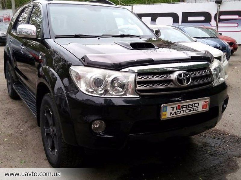 Молдинг капота Toyota Fortuner 08-10/Тойота Фортунер 08-10
