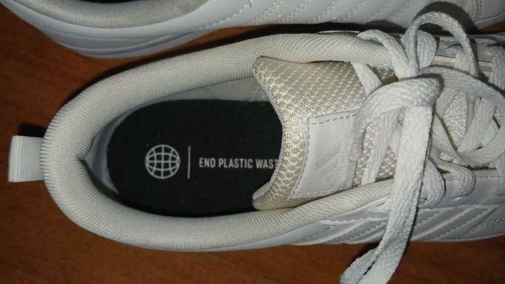 Кроссовки Adidas, в отличном состоянии.