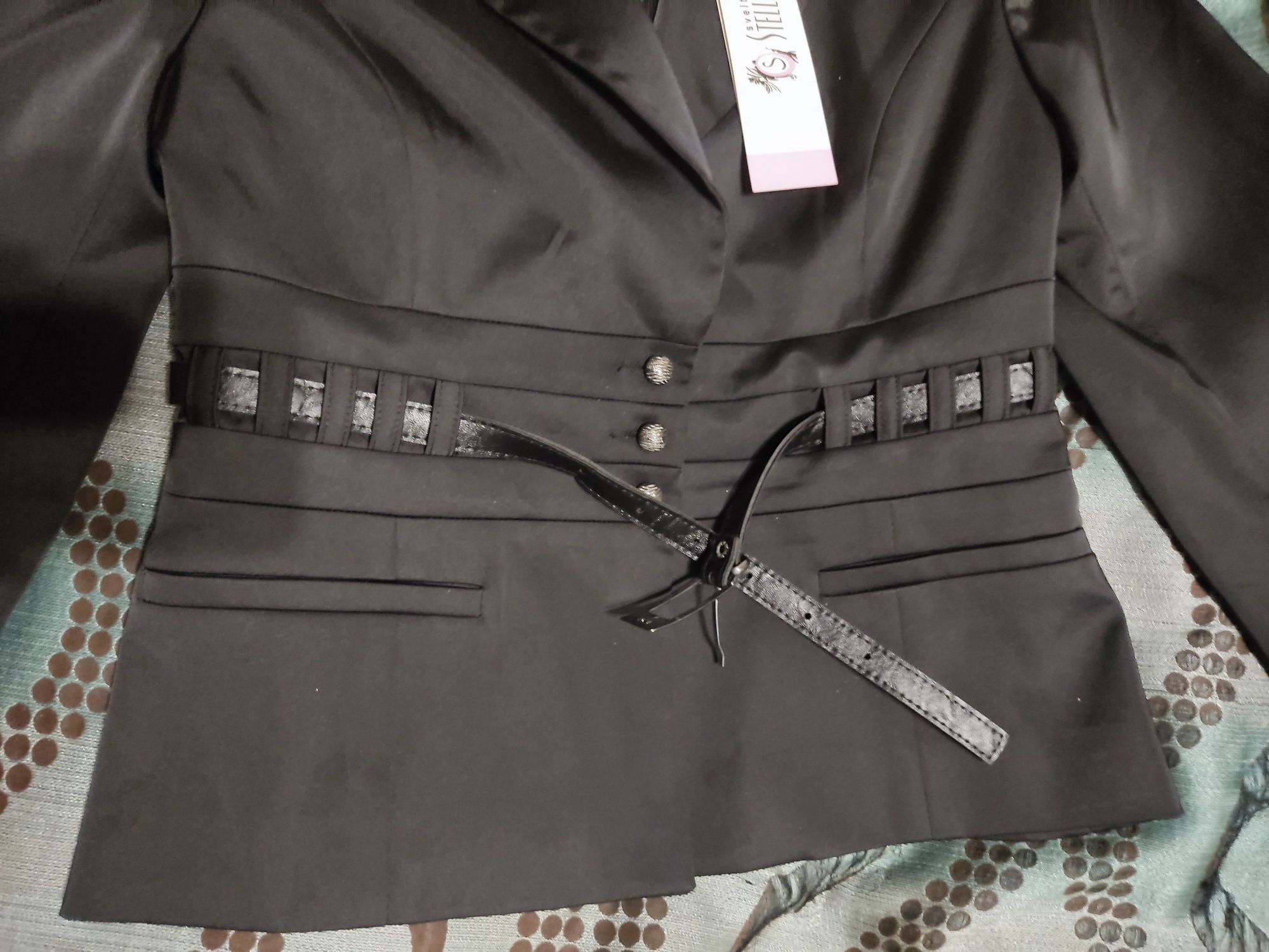 Продам офисный костюм