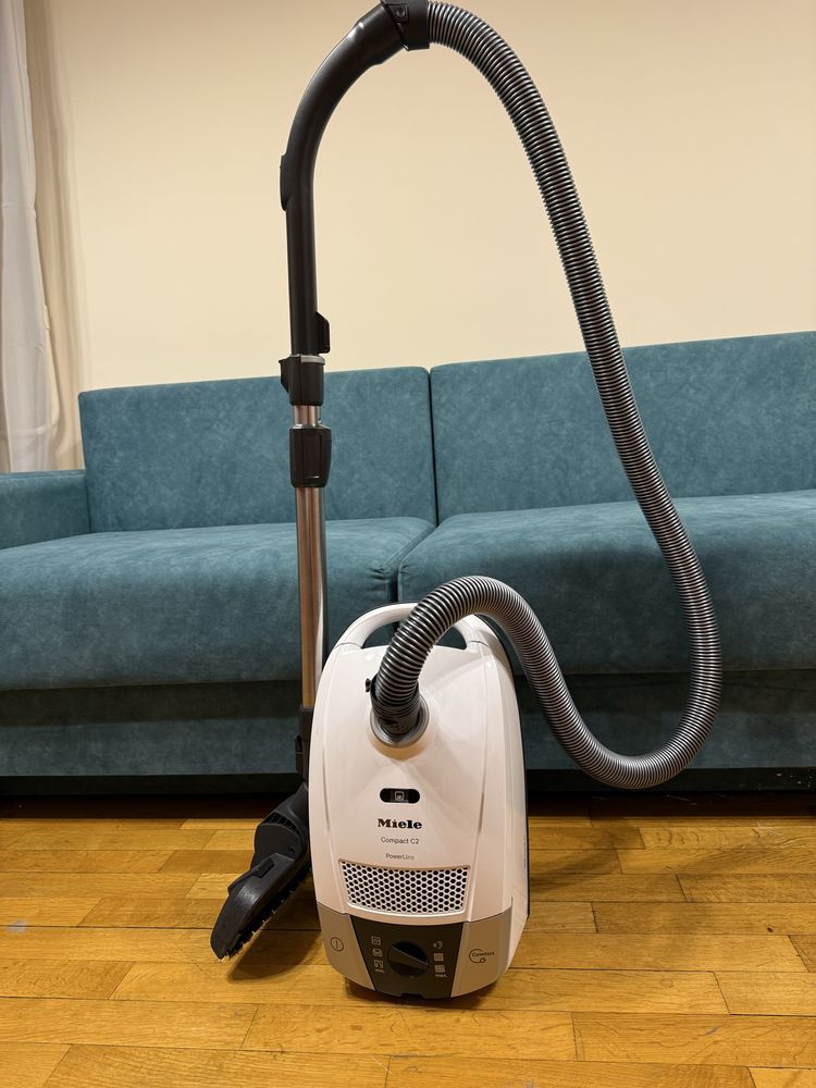 Пылесос Miele Compact C2