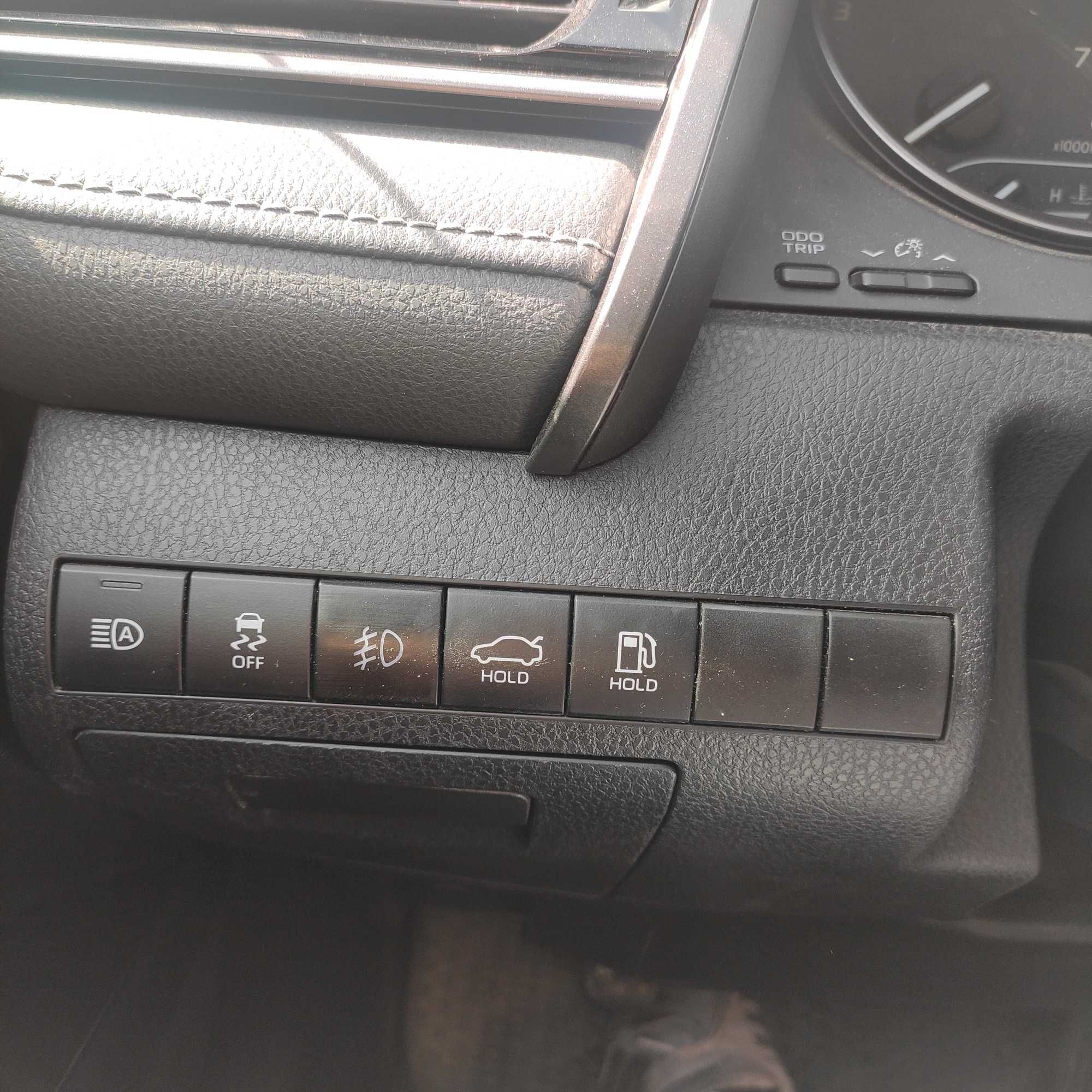 Toyota Camry 75 21 года