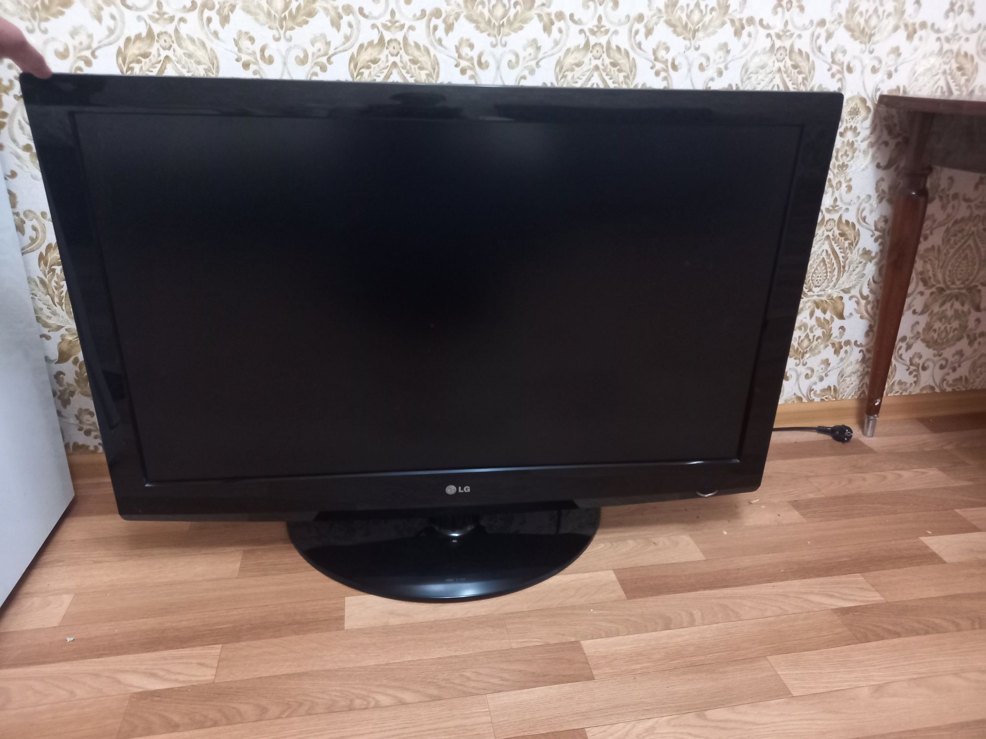 Продам телевизор LG
