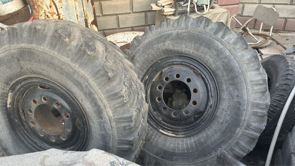 Диски от  ЗИЛ-131, УРАЛ  с резиной
