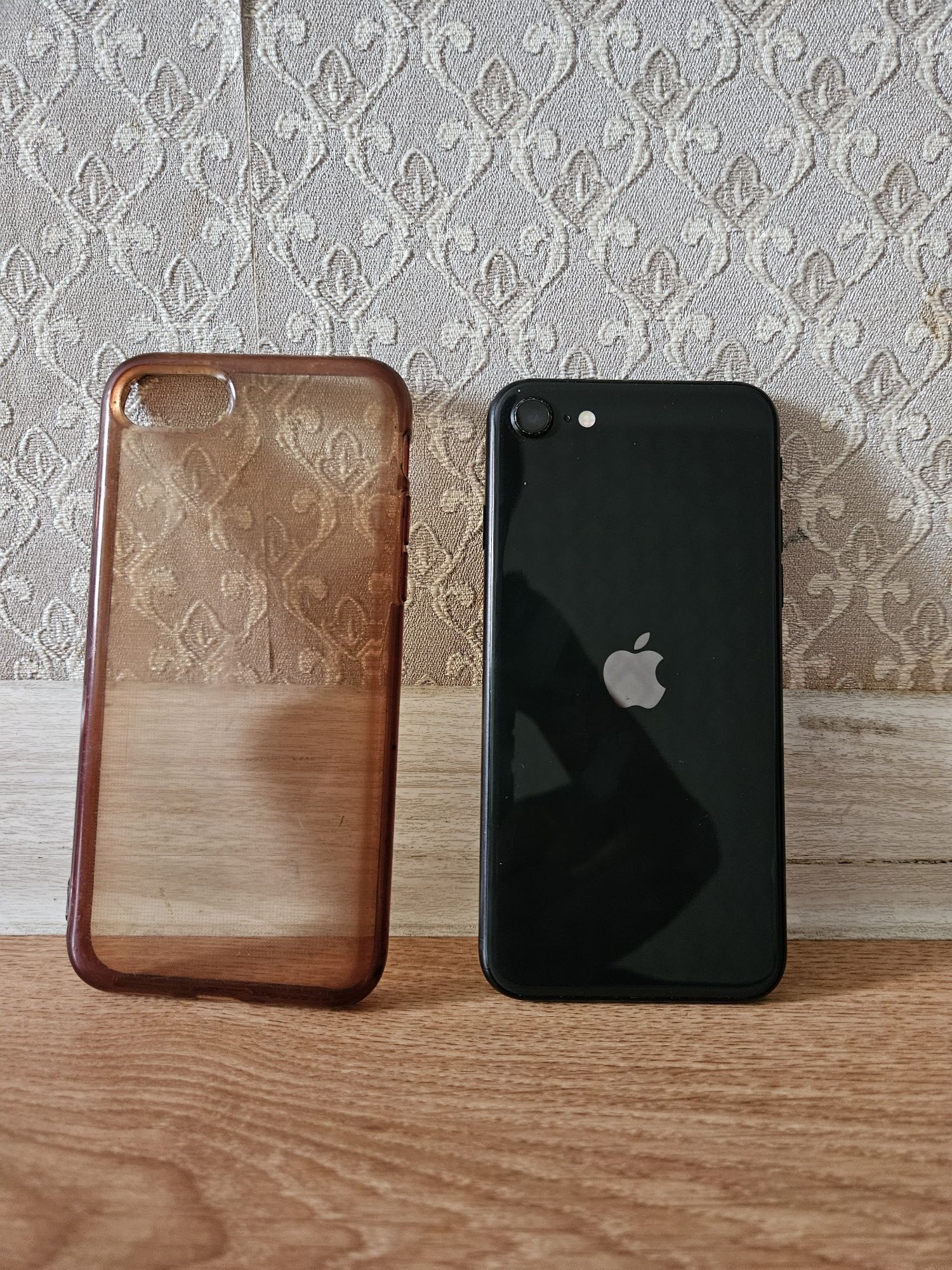 IPHONE SE 2020 в хорошем состоянии