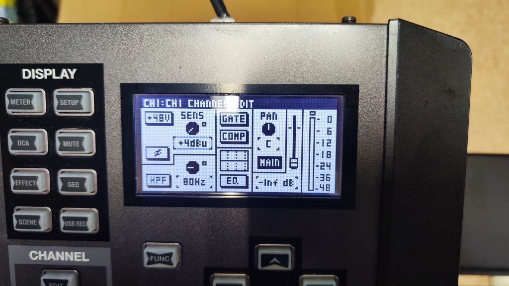 Цифровой микшерный пульт Roland V-Mixer M-200i