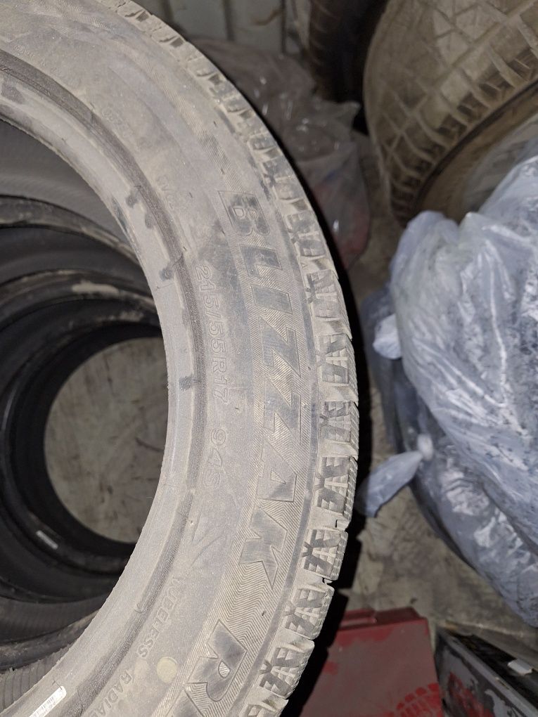 Продаю шины Bridgestone 215/55/17