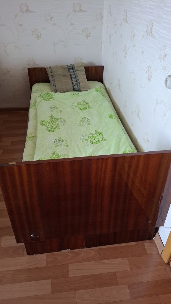 Кровать с матрасом