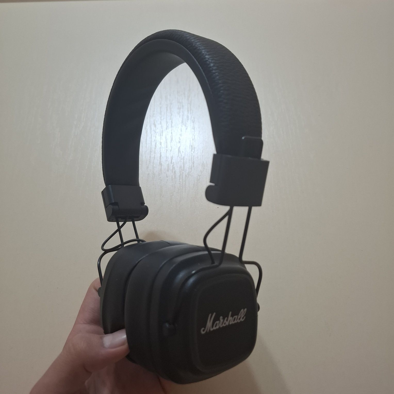 Беспроводные наушники Marshall