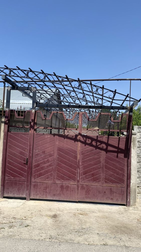 Продам  ворота  б.у в очень хорошем состоянии, метал хороший