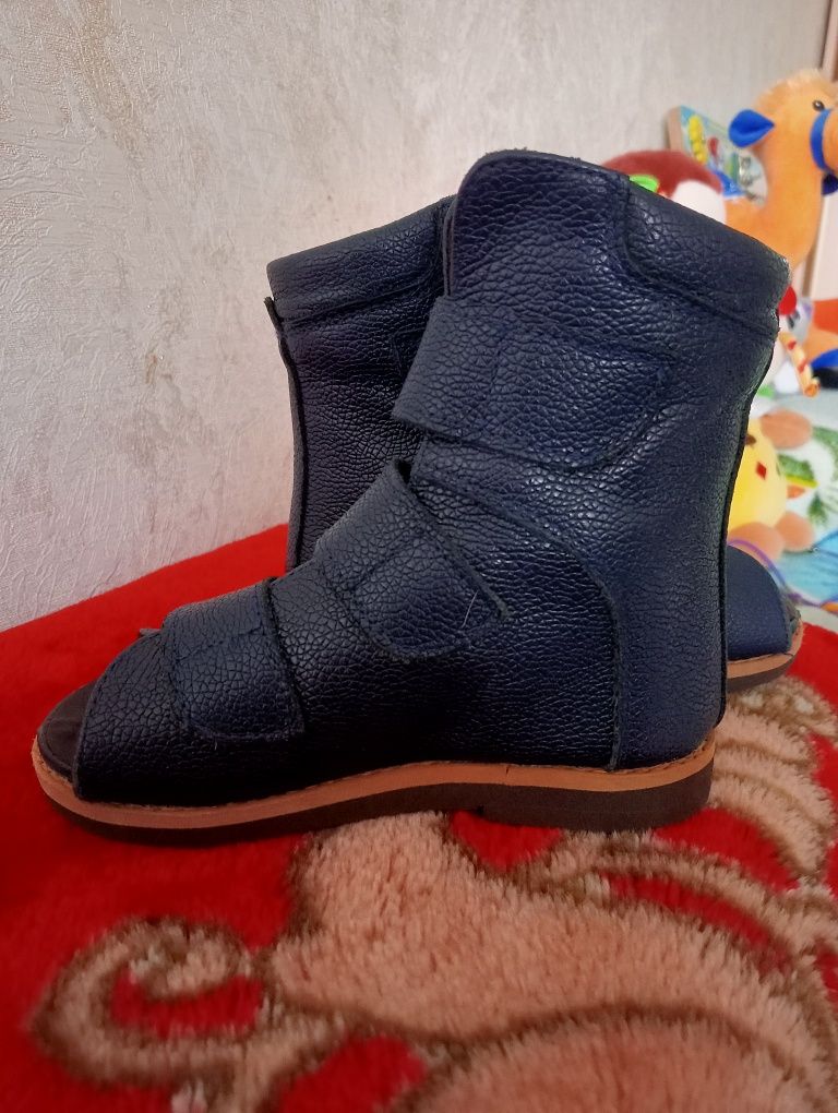 Продам обувь детскую
