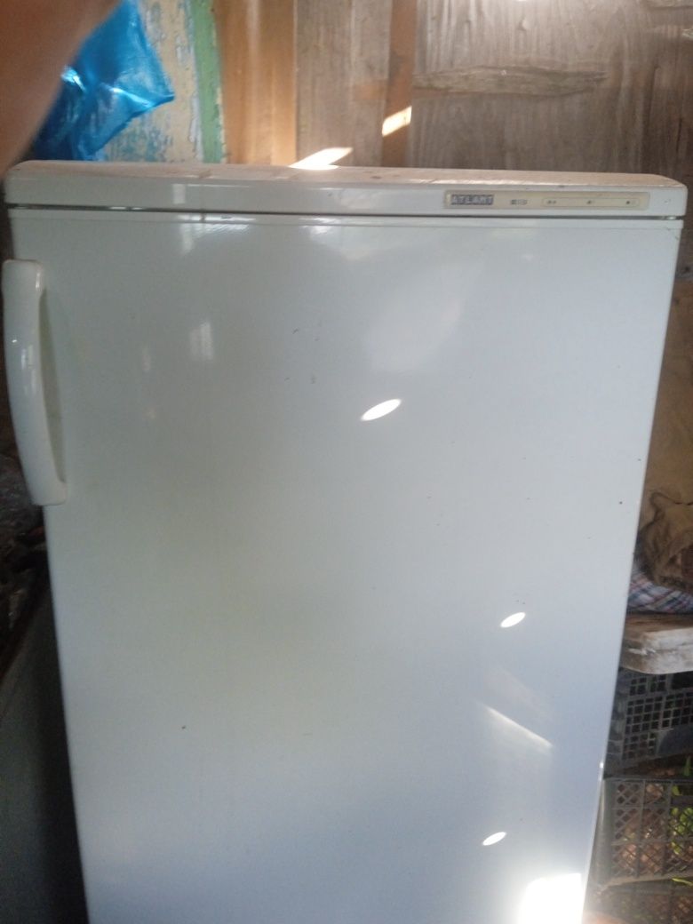 Продам морозильную камеру