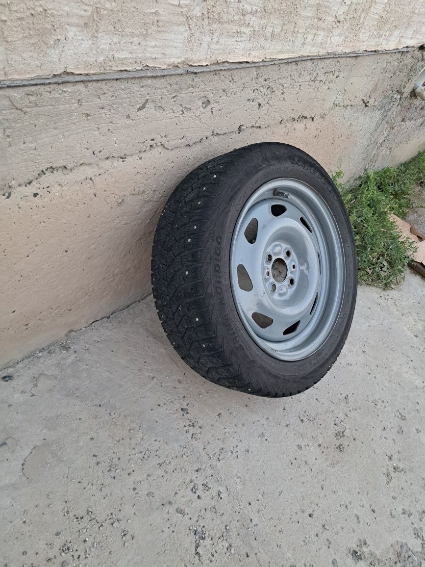 Калесо зимный почти новый