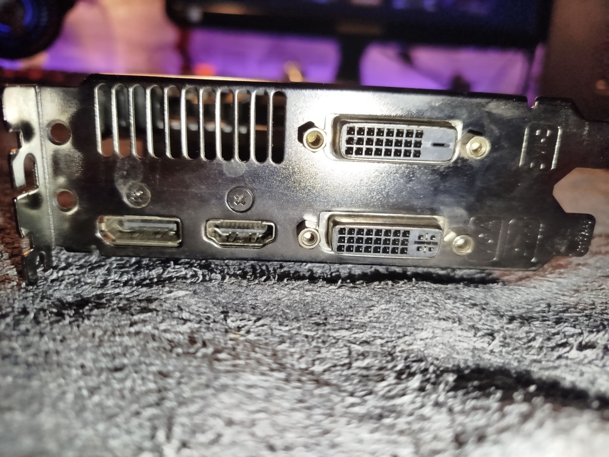 AMD Radeon R7 260x