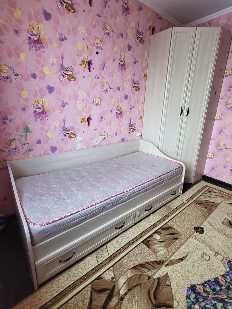 Продаю кровать (матрас в комплекте) со шкафом
