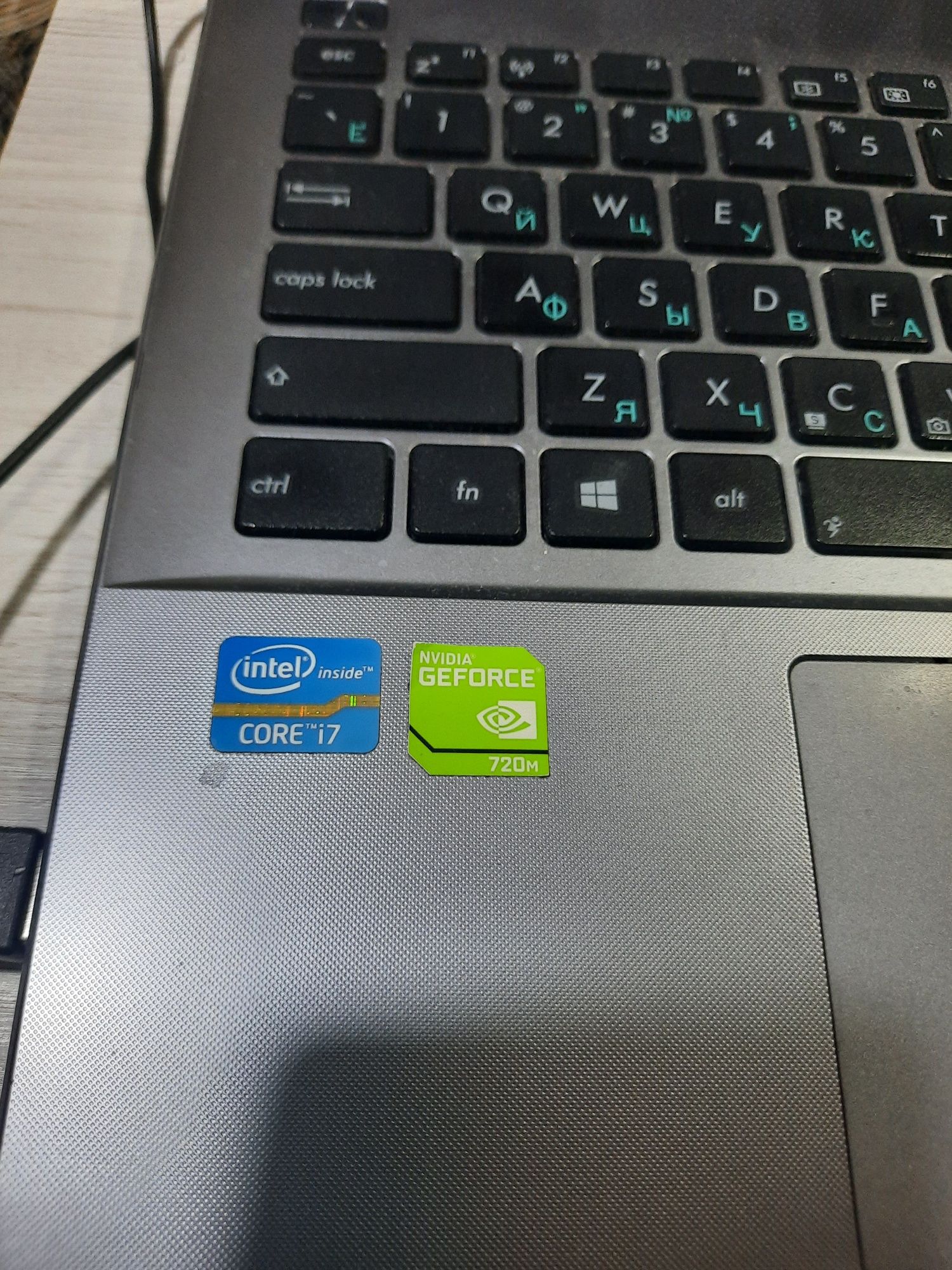 Ноутбук asus x550c
