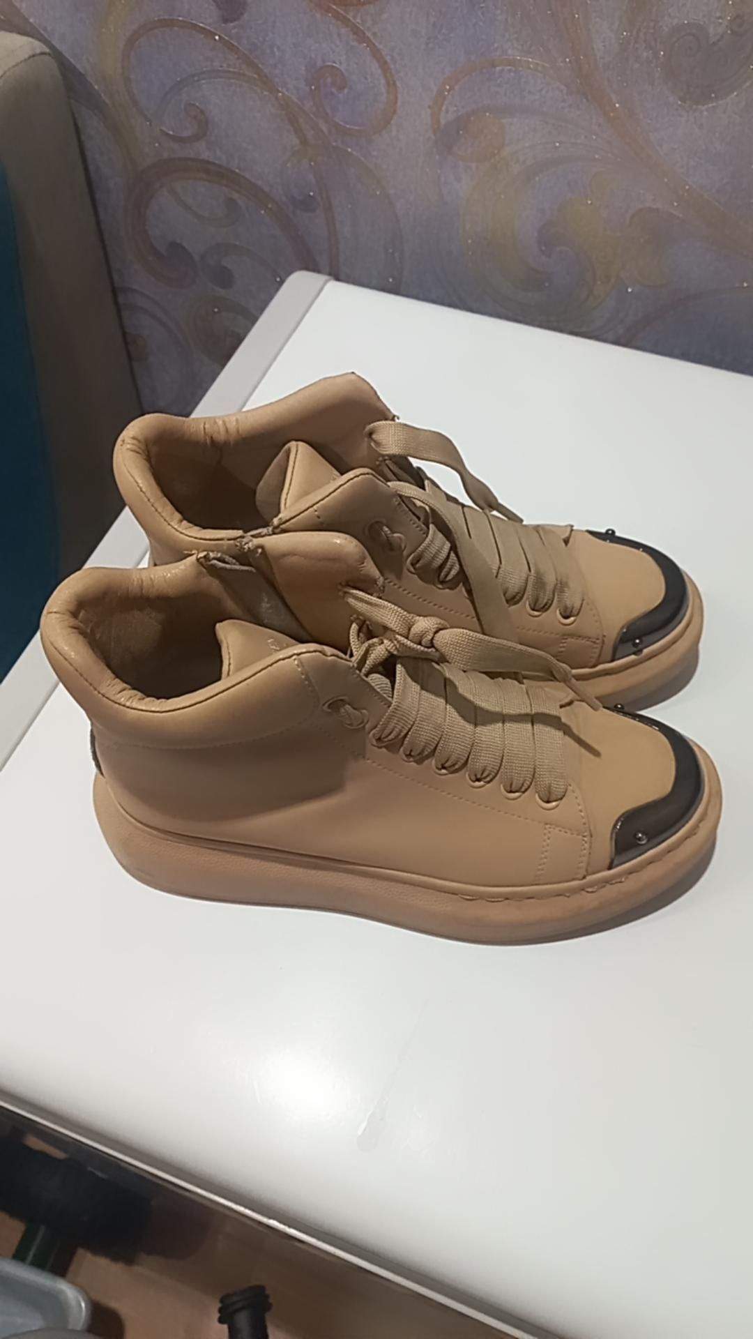 Продам весенние ботинки Mqueen . Натуральная кожа